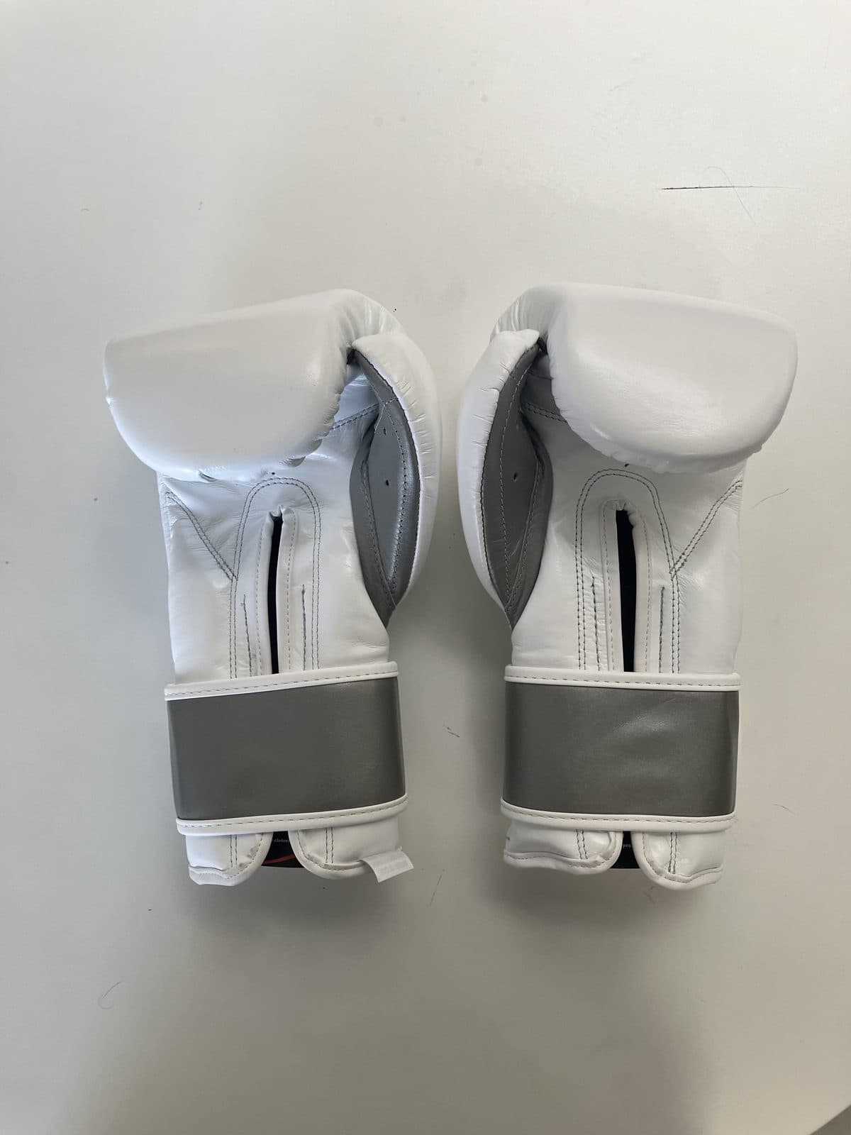 Boxerské rukavice - CLETO REYES - white/silver - Special Edition
